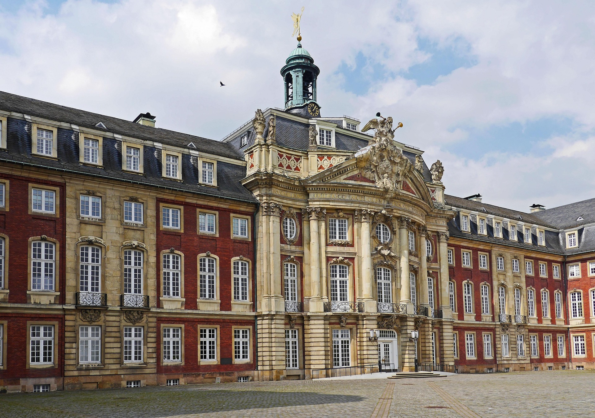 hpgruesen-city-of-munster-1270098_1920.jpg